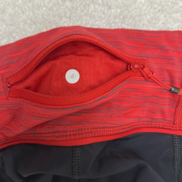 Lululemon cropped leggings size 4 - Picture 7 of 7